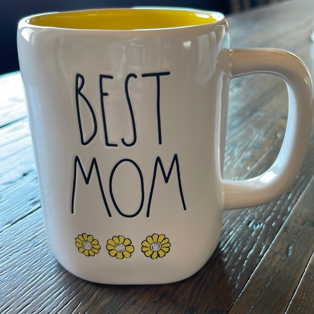 Rae Dunn Best Mom Mug